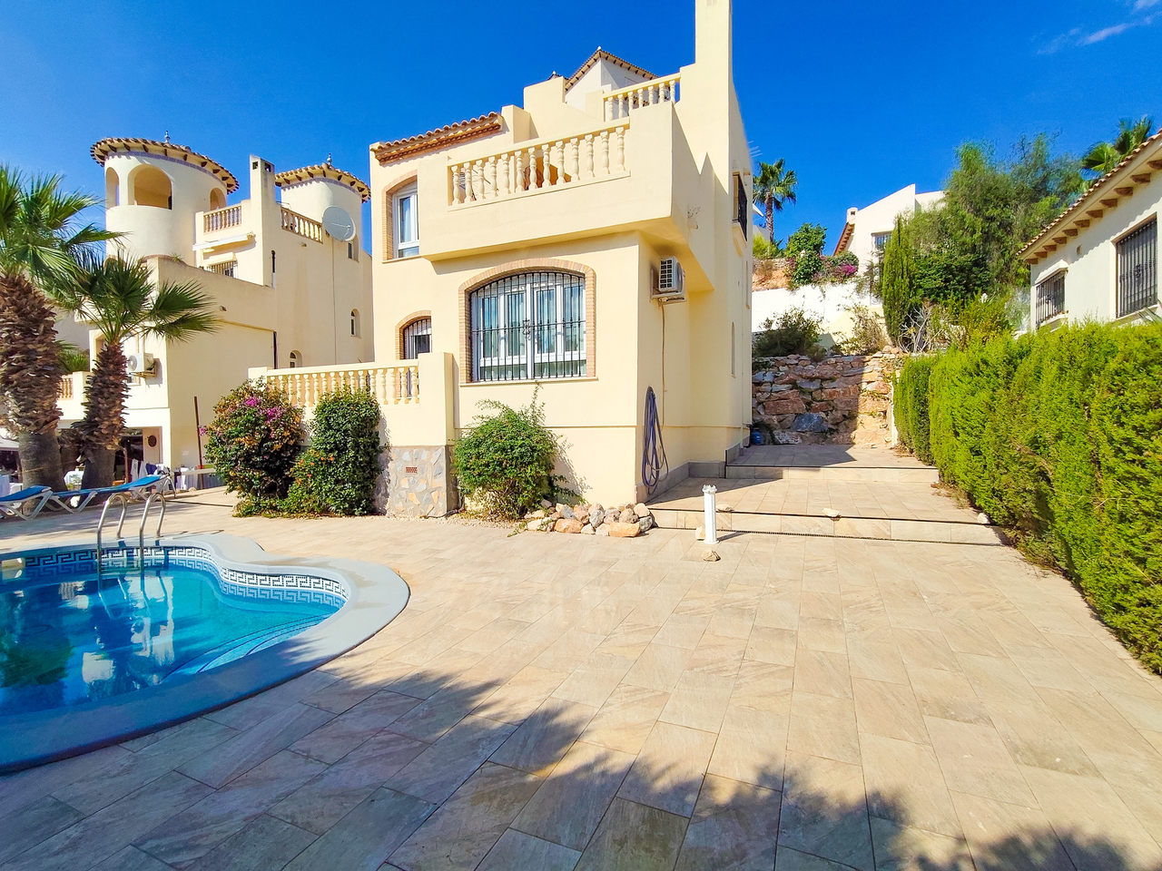 1789629180922_xlarge Villa in Villamartin, Alicante