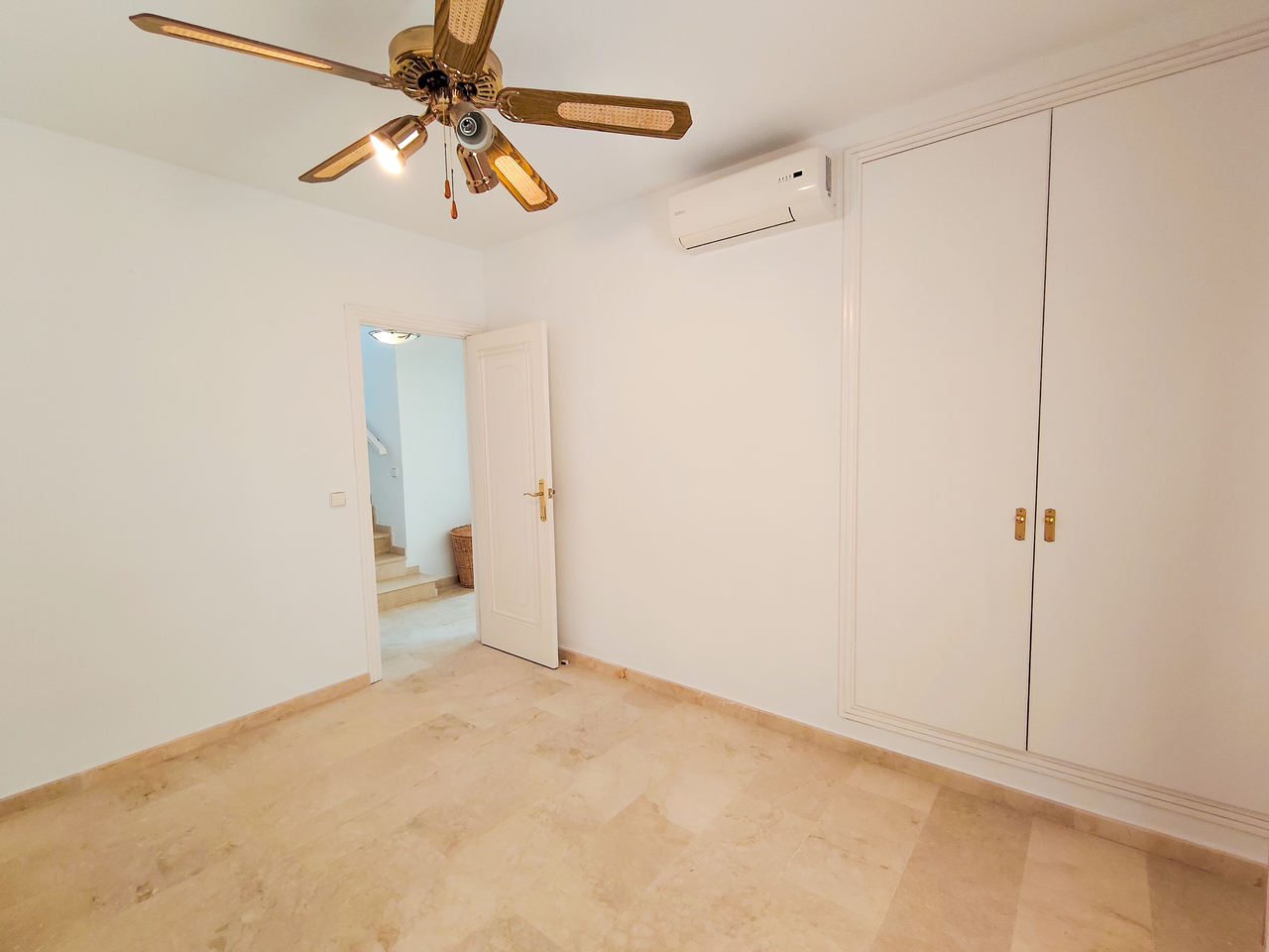 1789629181390_xlarge Villa in Villamartin, Alicante