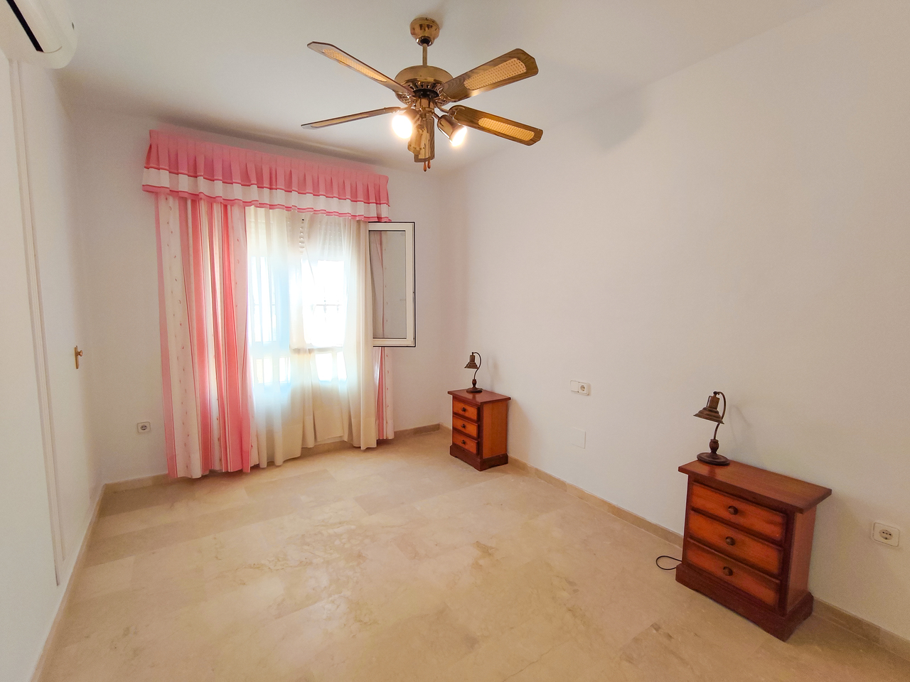 1789629181428_xlarge Villa in Villamartin, Alicante