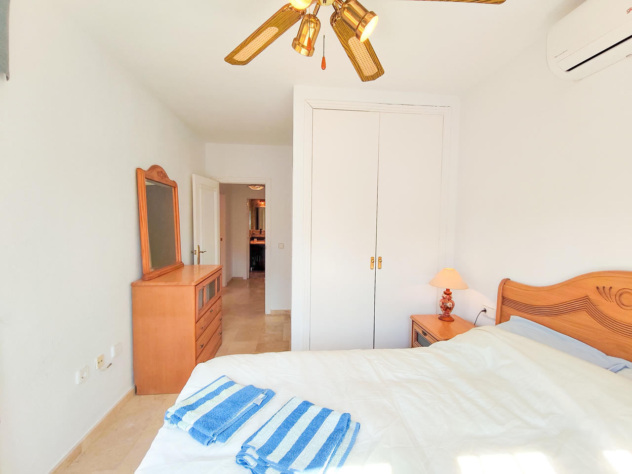1789629181528_xlarge Villa in Villamartin, Alicante