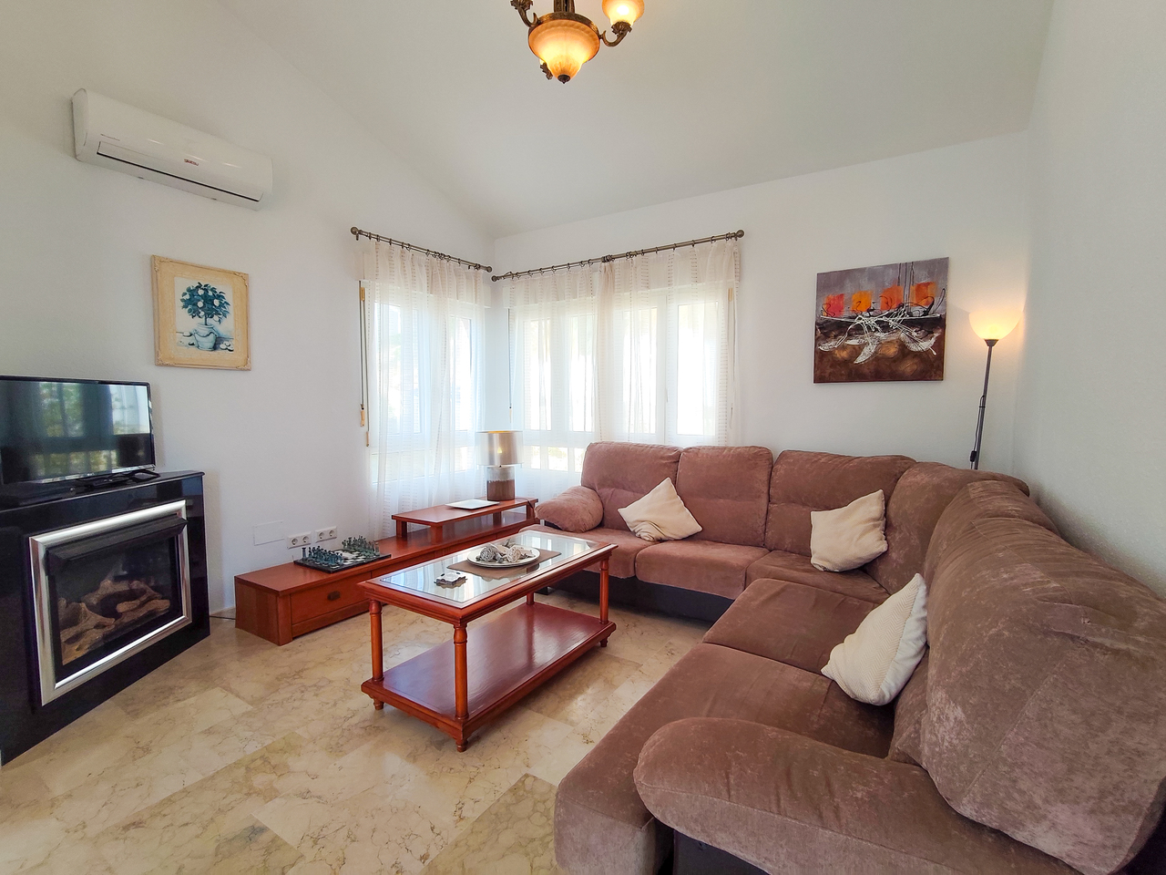 1789629182331_xlarge Villa in Villamartin, Alicante