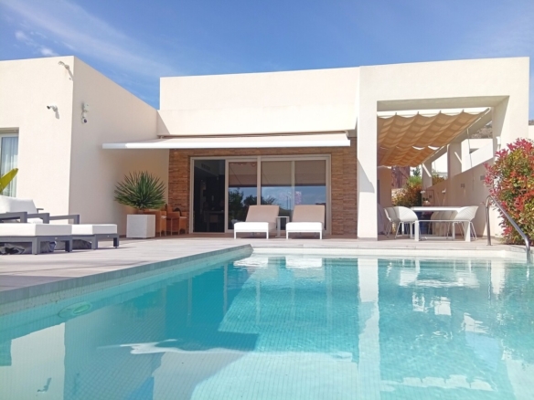 Villa for sale in La Finca Golf Resort