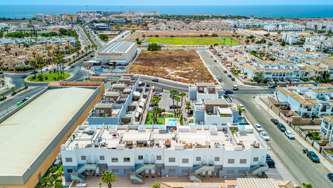 6a70944e6b57a Bungalow in Orihuela Costa, Alicante