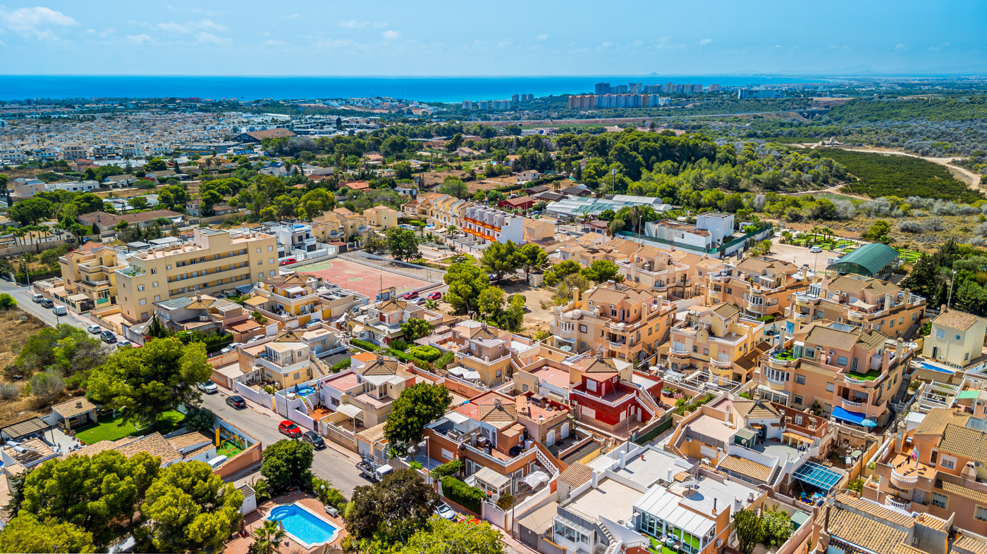 6a72e776afd19 Bungalow in Cabo Roig, Alicante