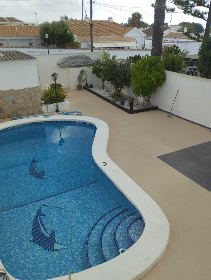 7068-villa-for-sale-in-cabo-roig-3614152-large Villa in Cabo Roig, Alicante