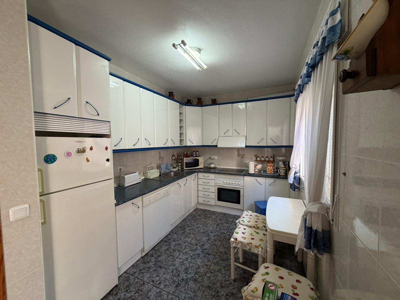 1600