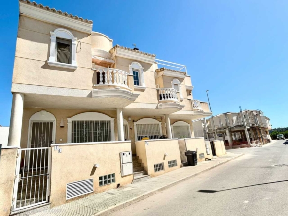 Town House for sale in Formentera del Segura