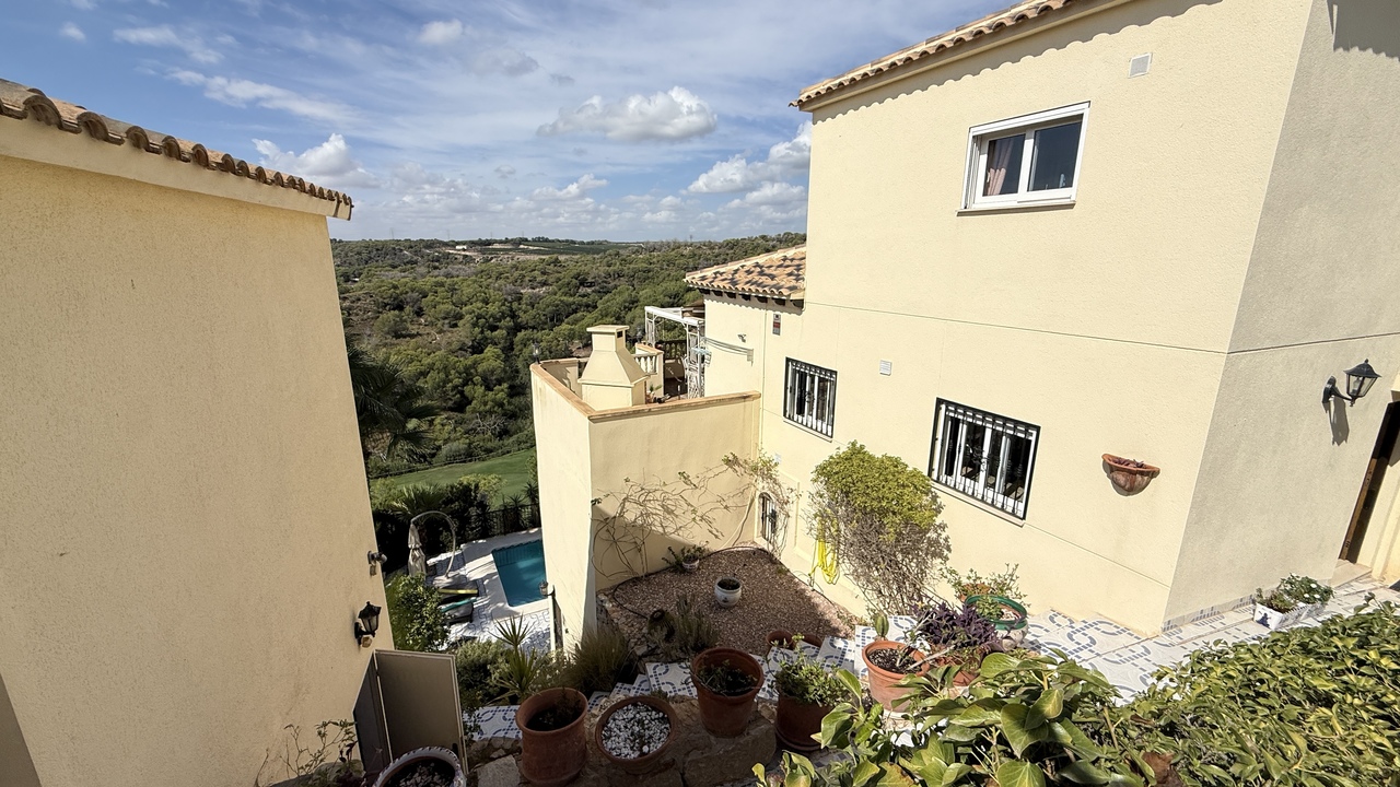IMG_4631_xlarge Villa in Villamartin, Alicante