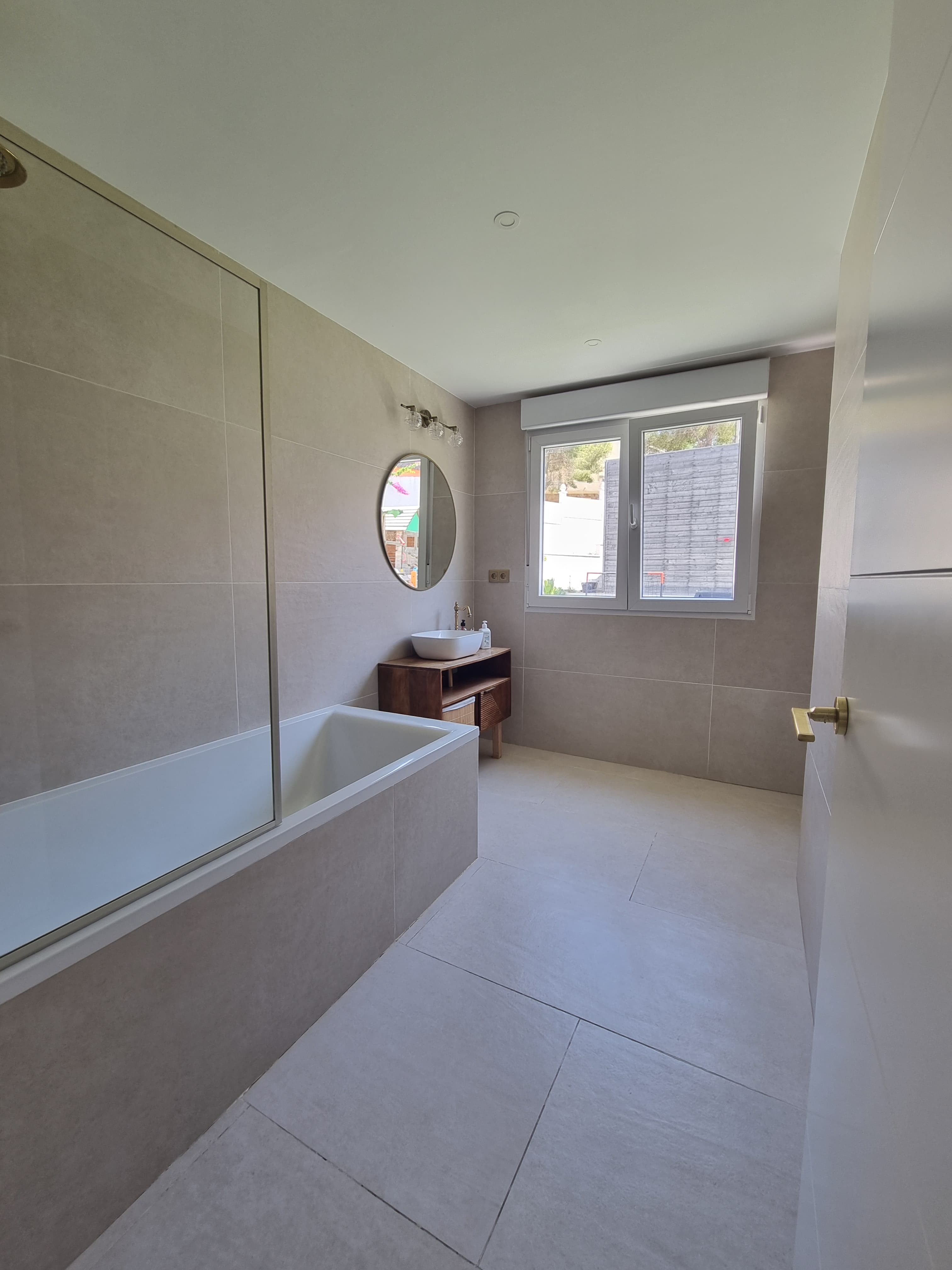 WhatsApp Image 2026-09-07 at 20.19.15 (3) Exceptional 6-Bedroom Detached Villa with Private Pool & Large Plot in Villamartín