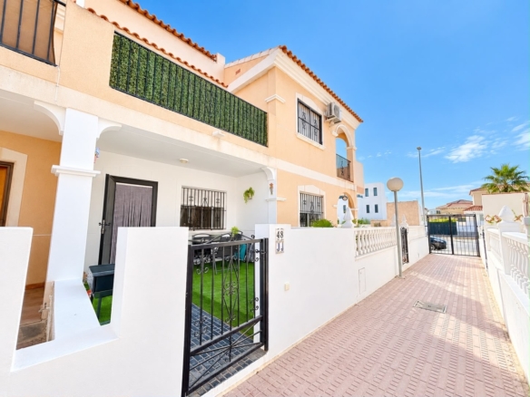 Town House for sale in La Zenia