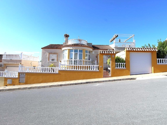 Villa for sale in San Miguel de Salinas
