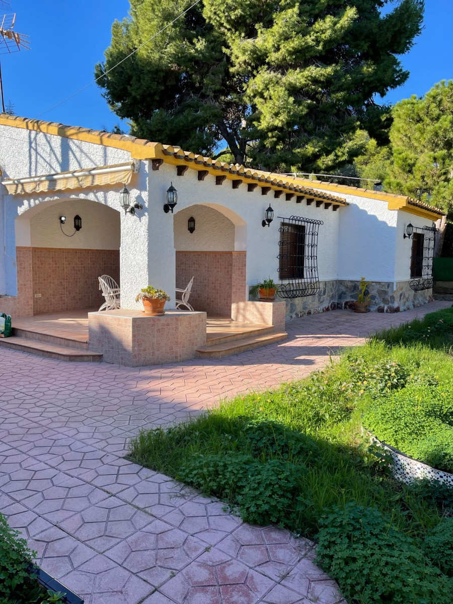 o_1k0umll60hl91vpadf11a3m1b2l1t.jpeg Villa for sale in Orihuela Costa