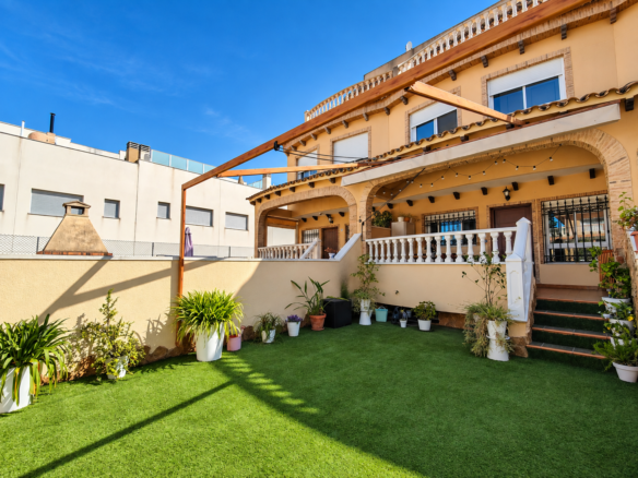 Town House for sale in Guardamar del Segura