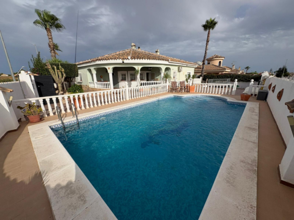 Villa for sale in Gea Y Truyols