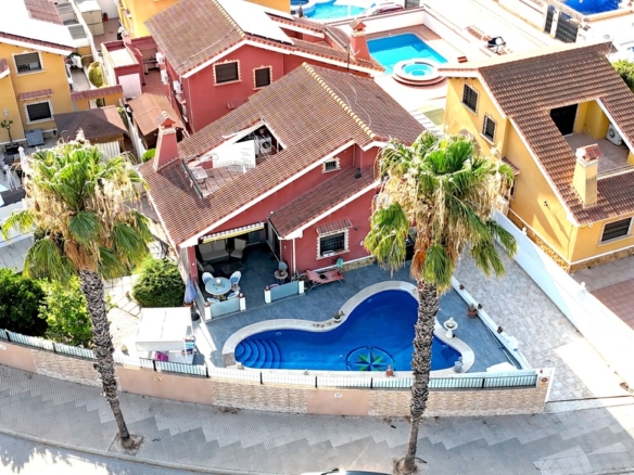 Villa for sale in El Raso - Guardamar
