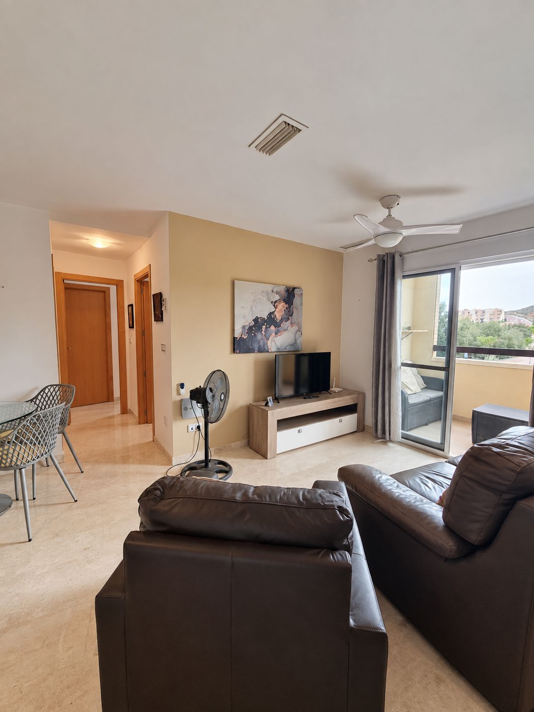 WhatsApp Image 2026-10-07 at 09.54.52 (1) Well-Presented 2-Bedroom, 2-Bathroom Apartment on United Golf Resort