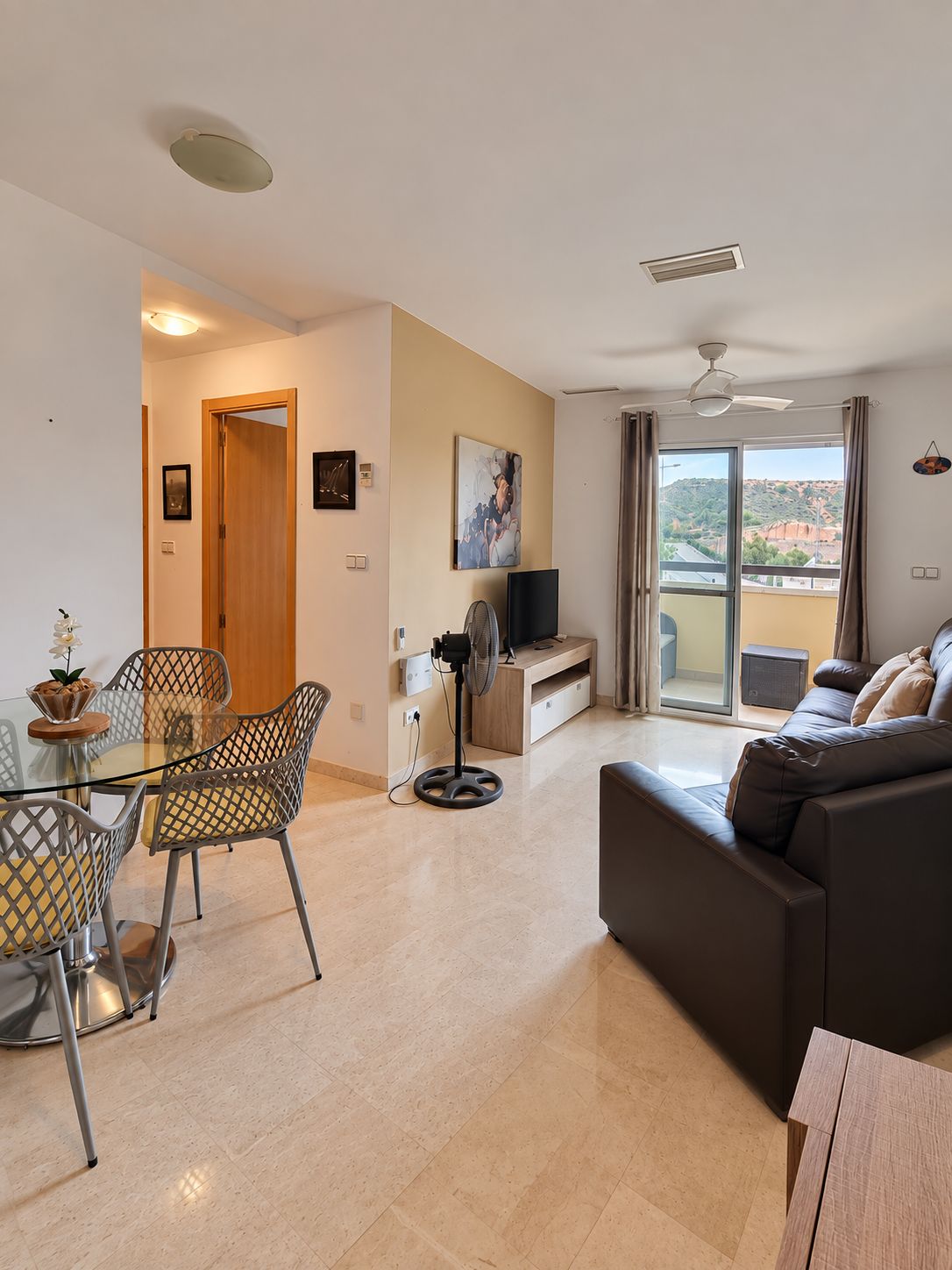 WhatsApp Image 2026-10-07 at 09.54.53 (3) Well-Presented 2-Bedroom, 2-Bathroom Apartment on United Golf Resort