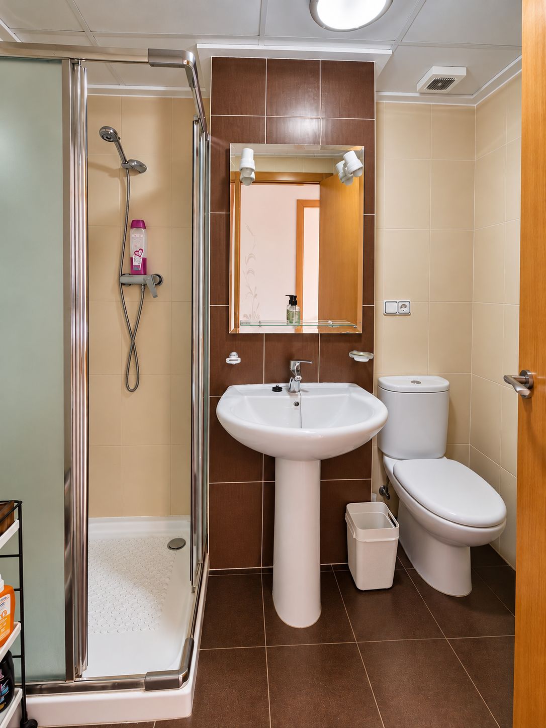 WhatsApp Image 2026-10-09 at 18.19.42 (10) Ready to Enjoy – Beautifully Maintained 3-Bedroom Apartment with Balcony