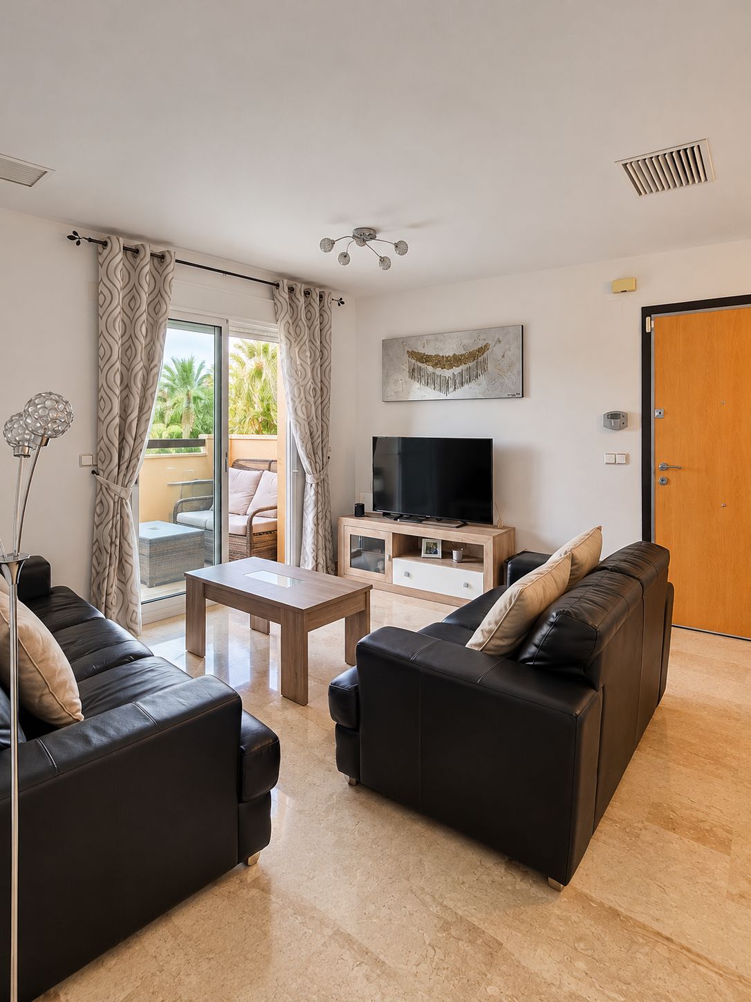 WhatsApp Image 2026-10-09 at 18.19.42 Ready to Enjoy – Beautifully Maintained 3-Bedroom Apartment with Balcony